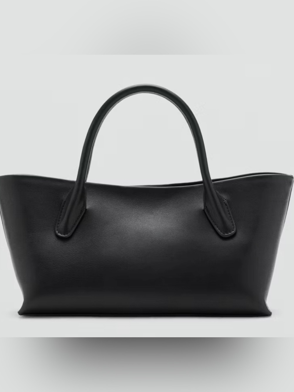 MANGO STARRING HAILEY BIEBER - ONLINE EXCLUSIVE
LEATHER HANDBAG